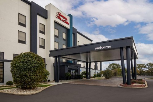 Hampton Inn & Suites Dayton-Vandalia - image 6