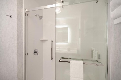 Hampton Inn & Suites Dayton-Vandalia - image 9