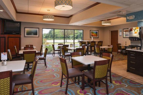 Holiday Inn Express Hotel & Suites Dayton-Huber Heights - image 6