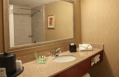 Holiday Inn Dayton/Fairborn I-675 an IHG Hotel - image 4
