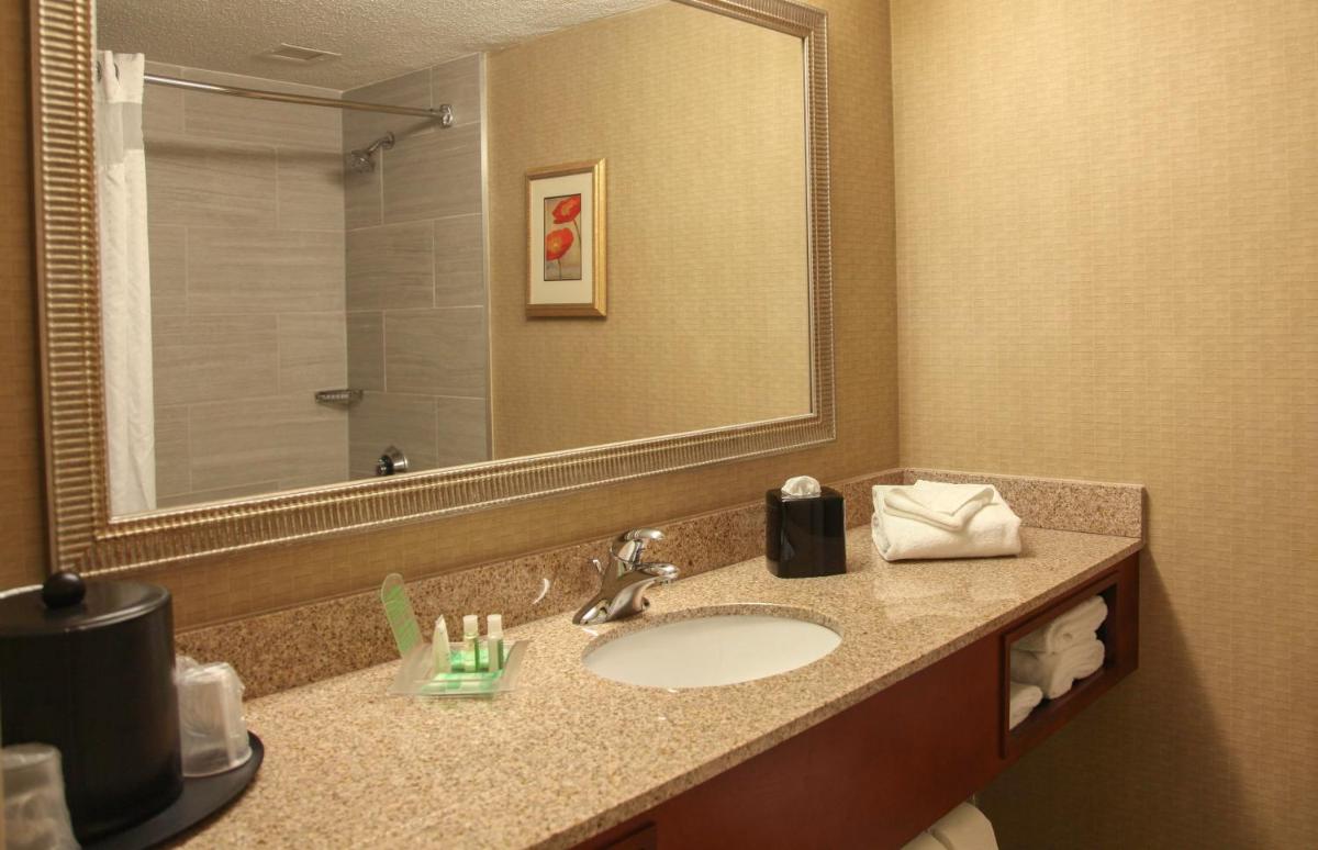 Holiday Inn Dayton/Fairborn I-675 an IHG Hotel - image 4