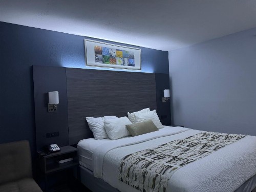 Red Lion Inn & Suites Dayton Airport - image 24