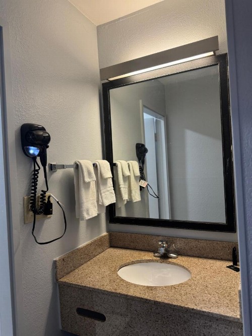 Red Lion Inn & Suites Dayton Airport - image 34