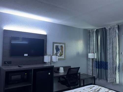 Red Lion Inn & Suites Dayton Airport - image 36