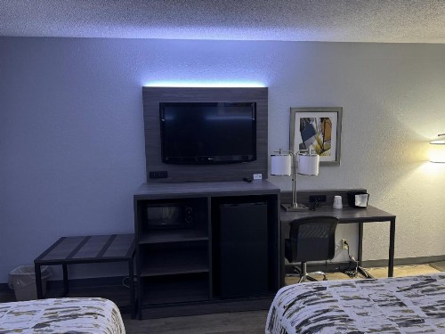 Red Lion Inn & Suites Dayton Airport - image 42