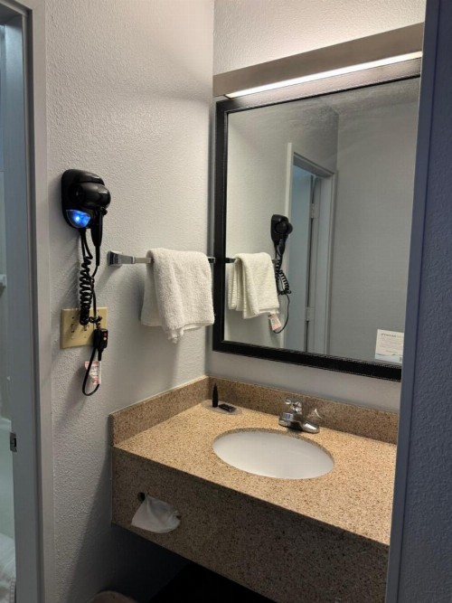 Red Lion Inn & Suites Dayton Airport - image 45