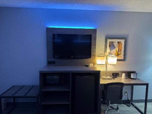 Red Lion Inn & Suites Dayton Airport - image 47