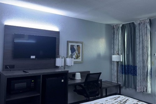Red Lion Inn & Suites Dayton Airport - image 5
