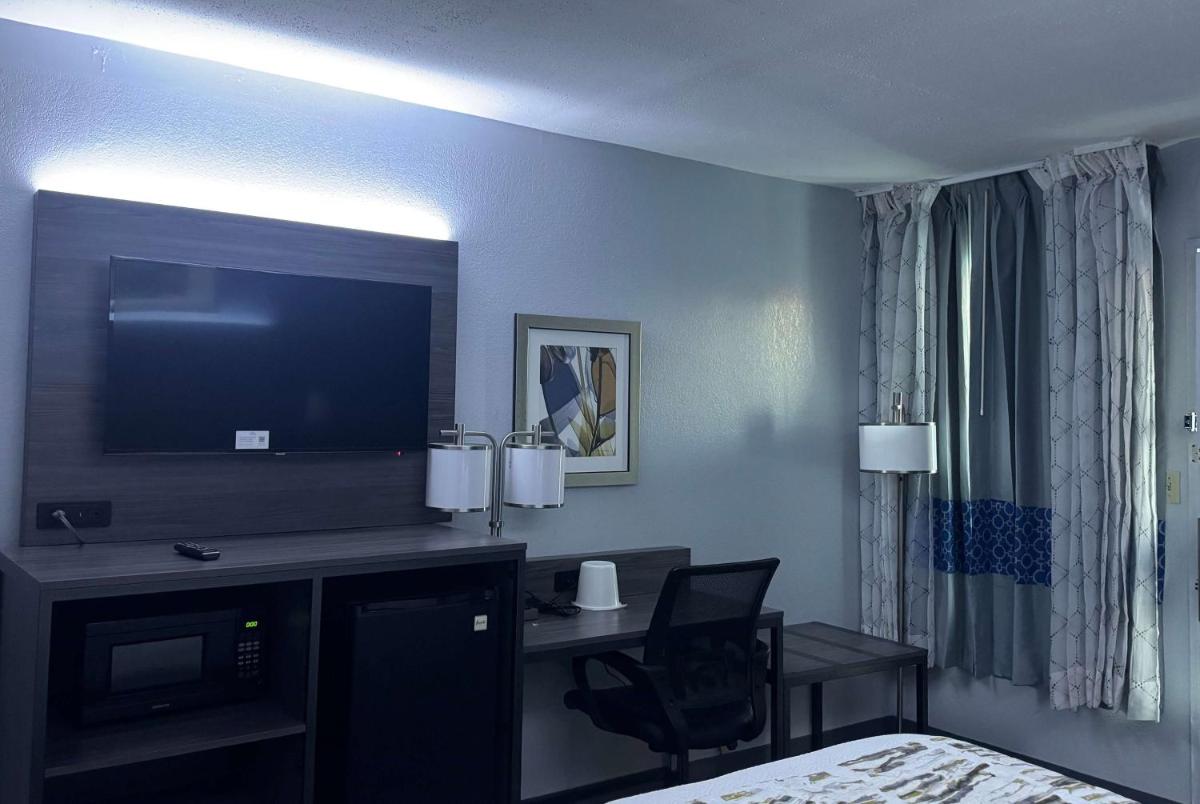 Red Lion Inn & Suites Dayton Airport - image 5