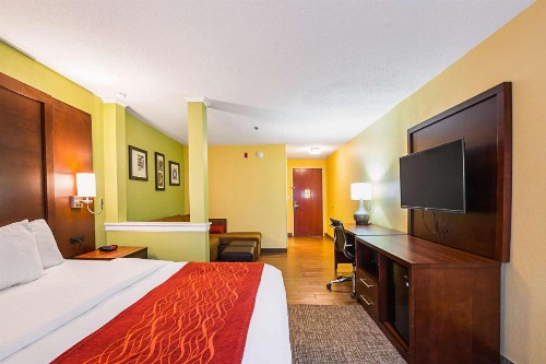 Comfort Inn & Suites Dayton - image 17