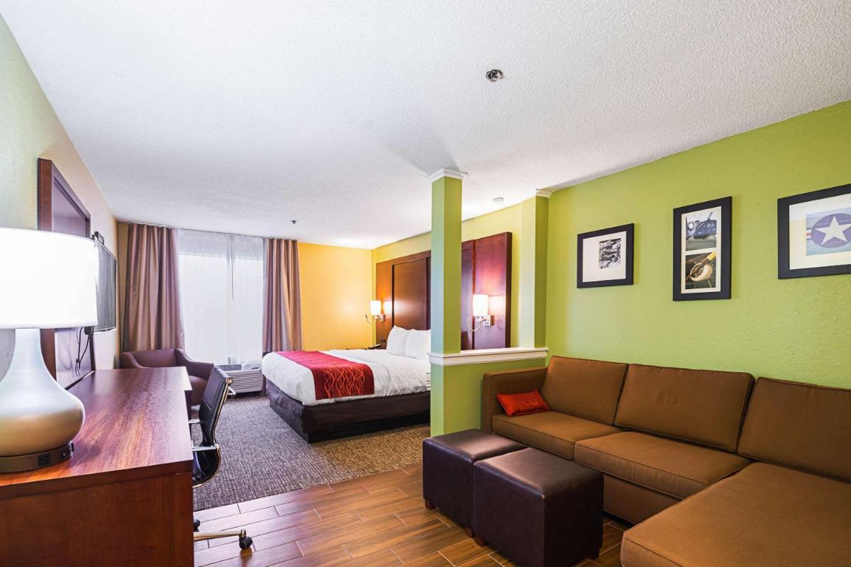 Comfort Inn & Suites Dayton - image 4