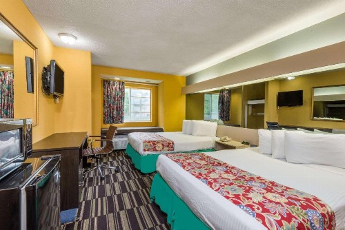 Microtel Inn & Suites by Wyndham Riverside - image 7