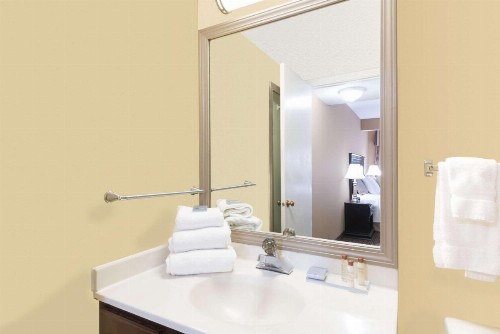 Hawthorn Suites Dayton North - image 12