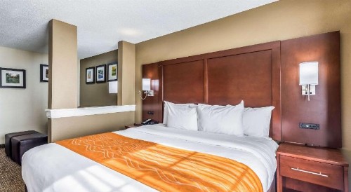 Comfort Inn & Suites Dayton North - image 12