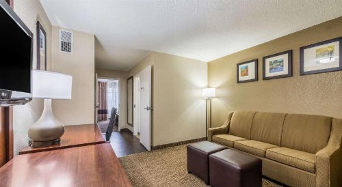 Comfort Inn & Suites Dayton North - image 15