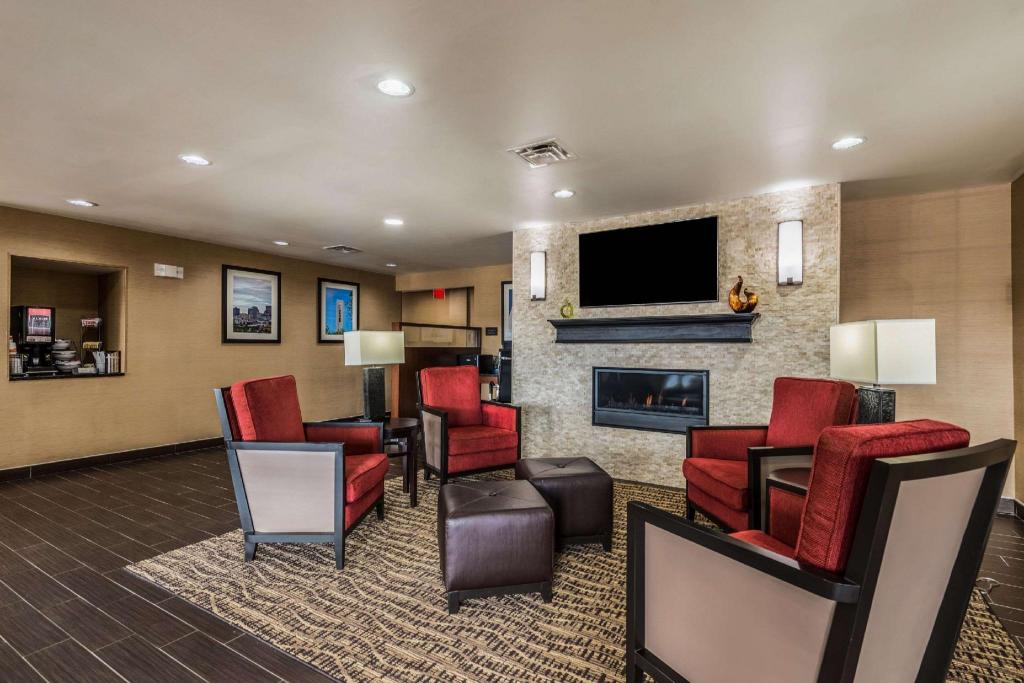 Comfort Inn & Suites Dayton North - image 2