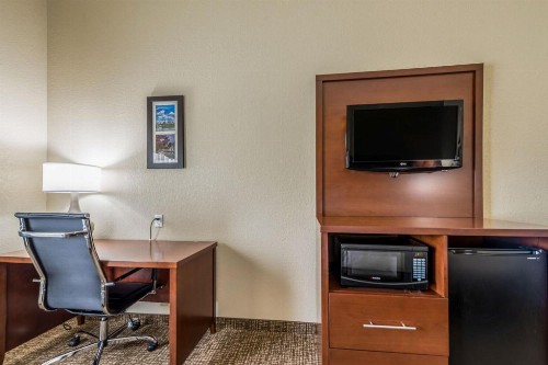 Comfort Inn & Suites Dayton North - image 23