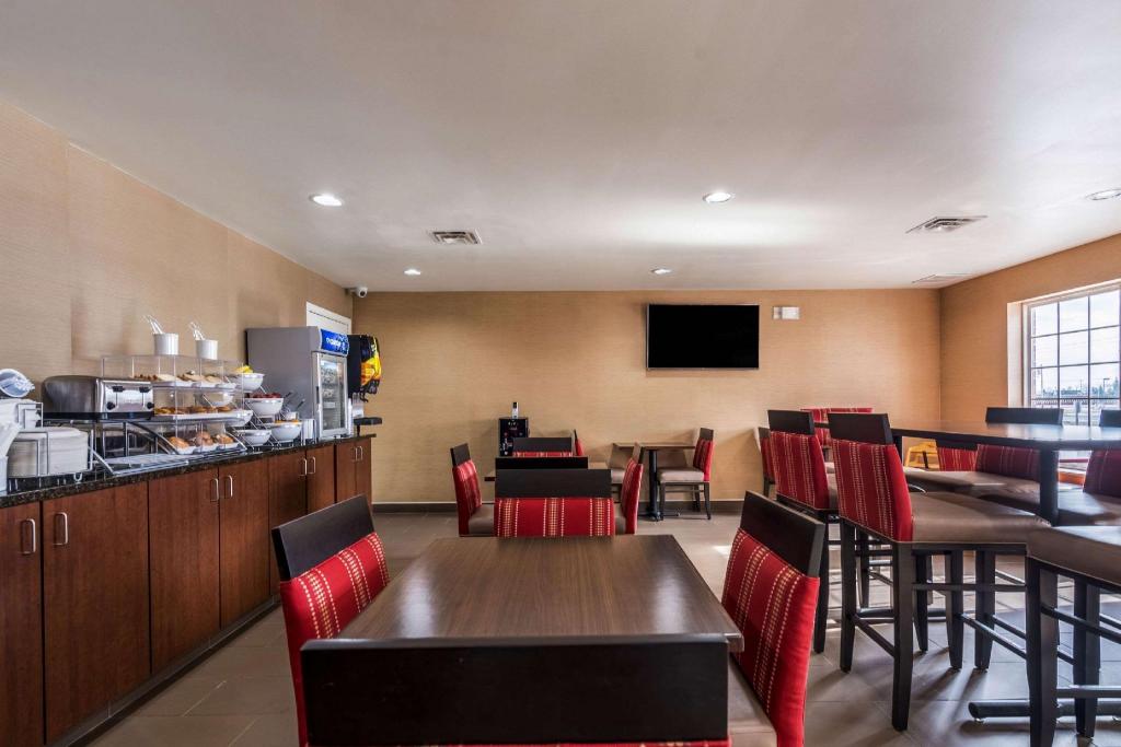 Comfort Inn & Suites Dayton North - image 3
