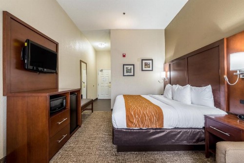 Comfort Inn & Suites Dayton North - image 41