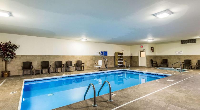 Comfort Inn & Suites Dayton North - image 5