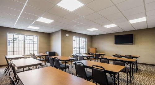 Comfort Inn & Suites Dayton North - image 9