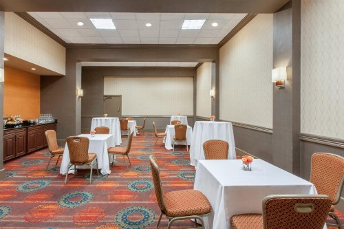 Radisson Hotel Dayton - image 6