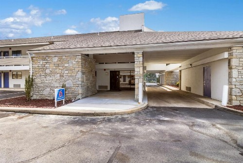 Motel 6-Dayton OH - Englewood - image 33