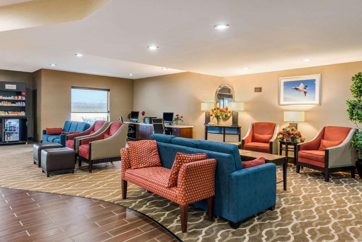 Comfort Suites Dayton-Wright Patterson - image 6