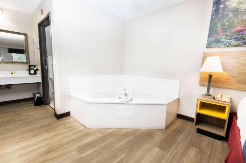 Days Inn by Wyndham Dayton Huber Heights Northeast - image 34