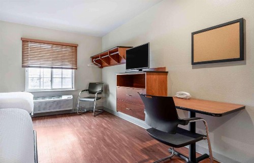 WoodSpring Suites Dayton South - image 17