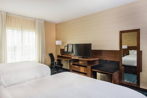 Fairfield Inn & Suites by Marriott Dayton - image 2