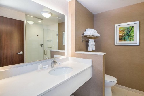 Fairfield Inn & Suites by Marriott Dayton - image 3