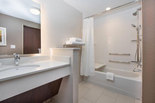Fairfield Inn & Suites by Marriott Dayton - image 8