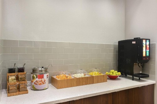 Fairfield Inn & Suites by Marriott Dayton - image 9