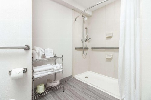 Hampton Inn Daytona Shores-Oceanfront - image 5