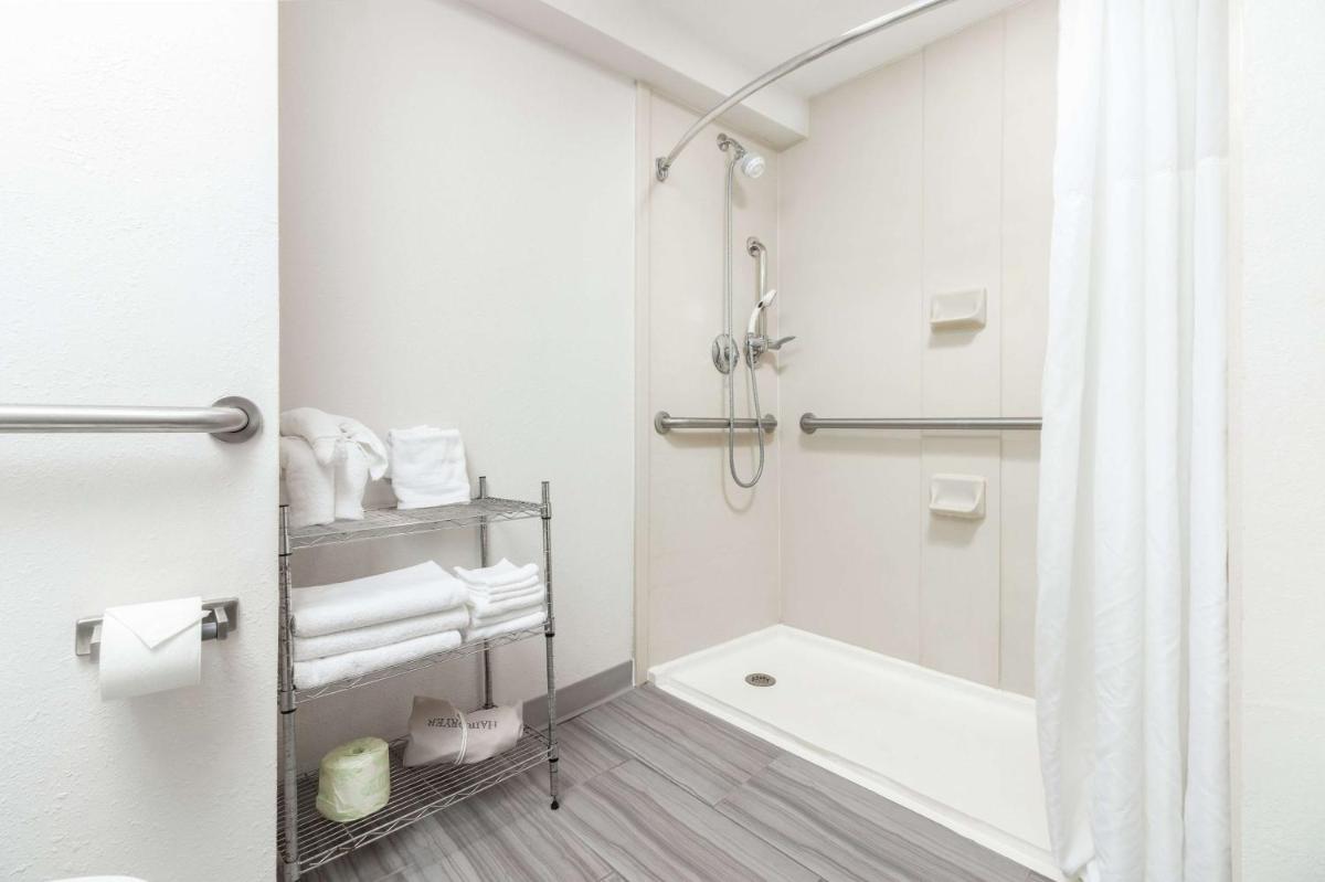 Hampton Inn Daytona Shores-Oceanfront - image 5