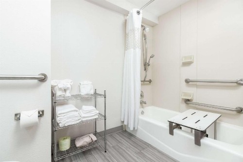 Hampton Inn Daytona Shores-Oceanfront - image 9