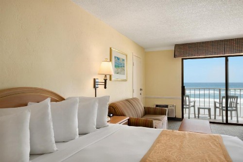 Days Inn by Wyndham Daytona Oceanfront - image 4