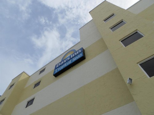 Days Inn by Wyndham Daytona Oceanfront - image 8