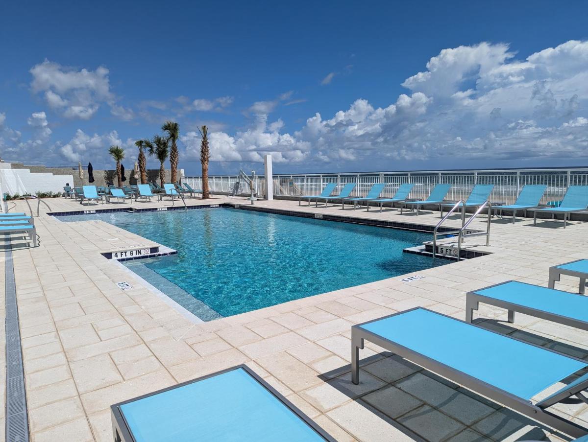 Holiday Inn Express & Suites Oceanfront Daytona Beach Shores an IHG Hotel - main image