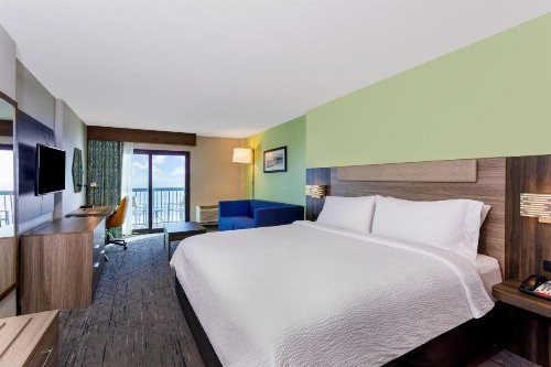 Holiday Inn Express & Suites Oceanfront Daytona Beach Shores an IHG Hotel - image 13