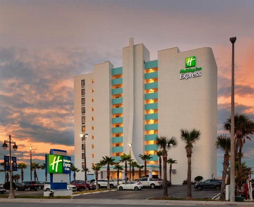 Holiday Inn Express & Suites Oceanfront Daytona Beach Shores an IHG Hotel - image 2