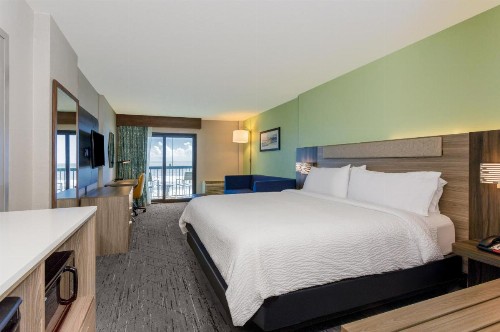 Holiday Inn Express & Suites Oceanfront Daytona Beach Shores an IHG Hotel - image 21