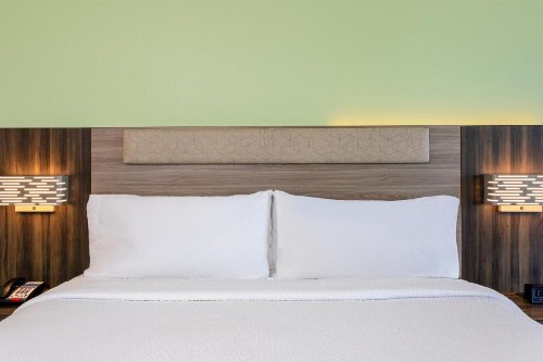 Holiday Inn Express & Suites Oceanfront Daytona Beach Shores an IHG Hotel - image 25