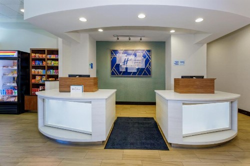 Holiday Inn Express & Suites Oceanfront Daytona Beach Shores an IHG Hotel - image 6