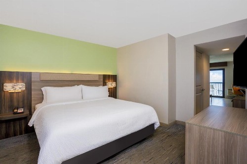 Holiday Inn Express & Suites Oceanfront Daytona Beach Shores an IHG Hotel - image 7