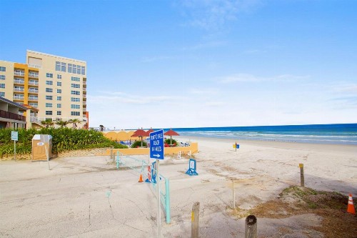 Daytona Shores Inn and Suites - image 33