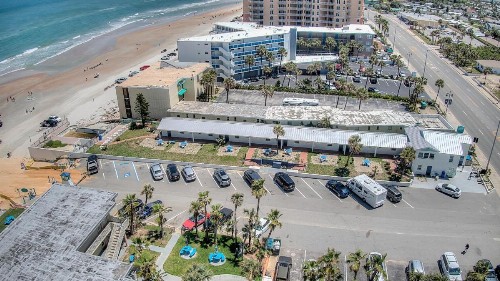 Daytona Shores Inn and Suites - image 39
