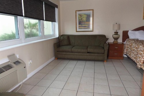 Daytona Shores Inn and Suites - image 43