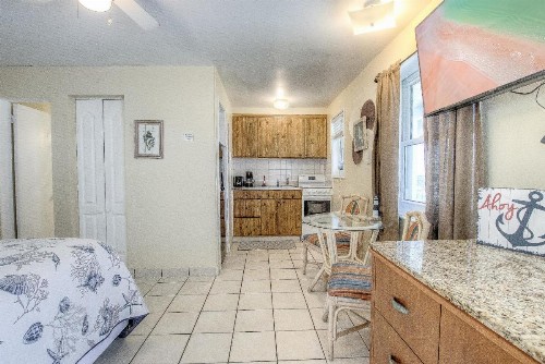 Daytona Shores Inn and Suites - image 7